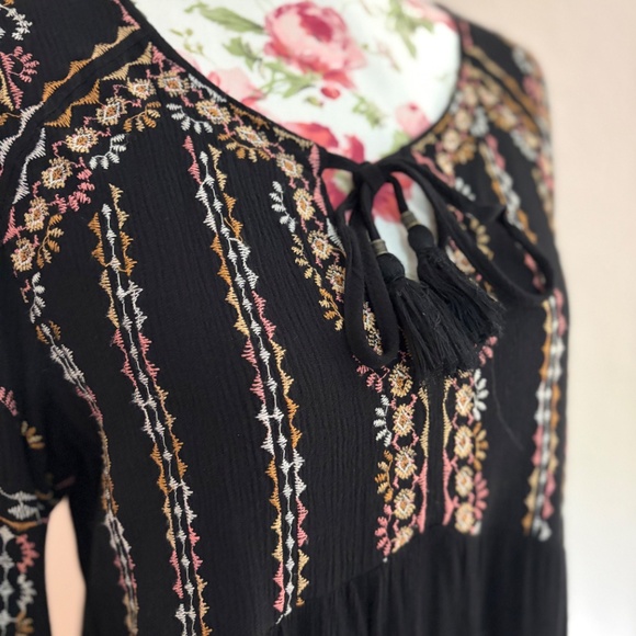 Knox Rose embroidered dress - Picture 3 of 7